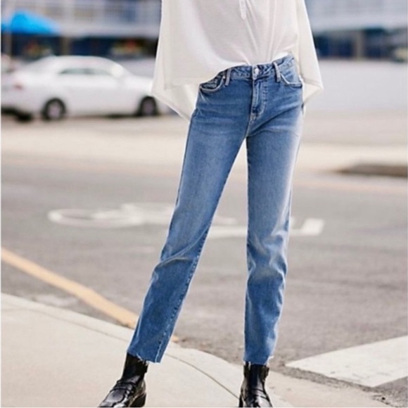 Free People Clean Girlfriend Boyfriend Straight Leg Jeans Frayed Medium Wash - Picture 1 of 5